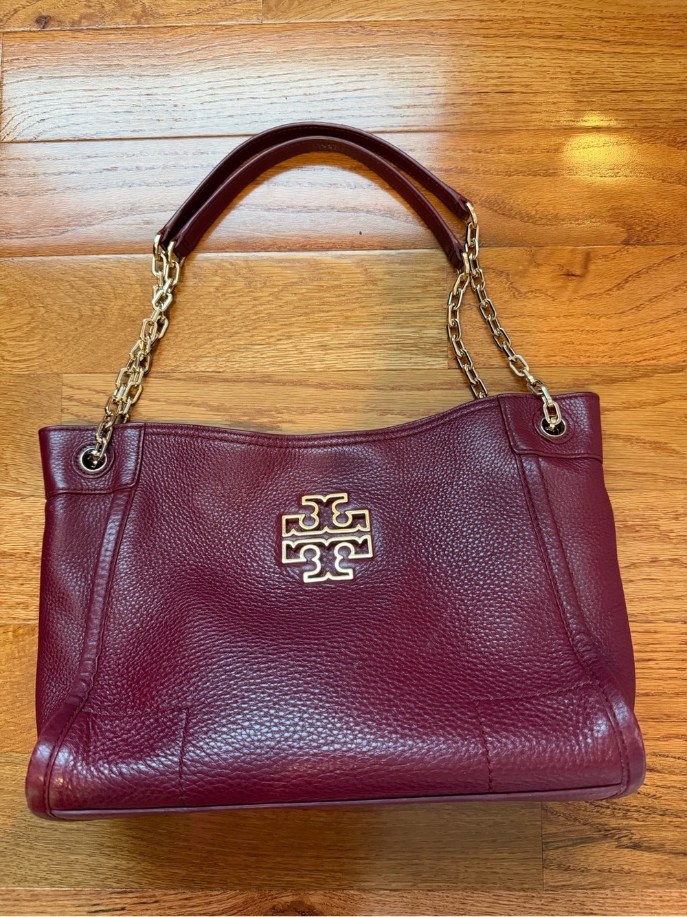 Tory Burch Burgundy Leather Shoulder purse with Gold Chain - Picture 9 of 9